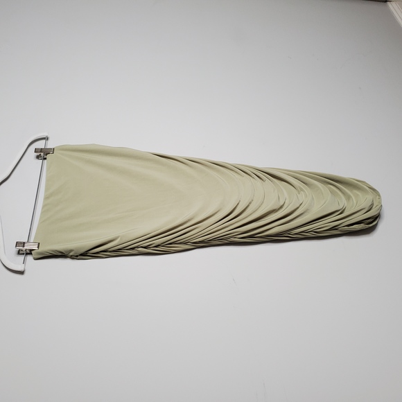 PRETTYLITTLETHING • Sage Green Slinky Second Skin Ruched Mini Skirt NEW Sz 8 - Picture 3 of 7